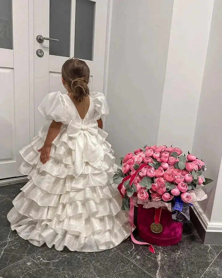 White Fluffy Flower Girl Wedding Dress Satin Layer Bow Short Sleeve Childrens Birthday Party Dress First Communion Dress 250403