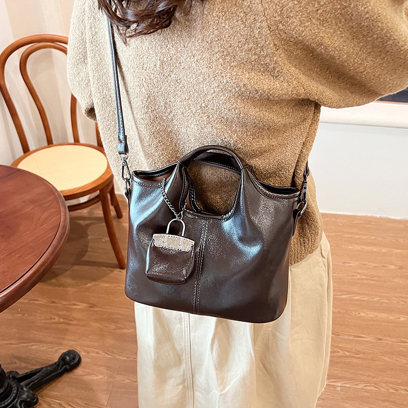Winter New Luxury Handbag with Retro Texture Women's Shoulder Bag New Fashion Underarm Bag Soft Leather Designer Bag