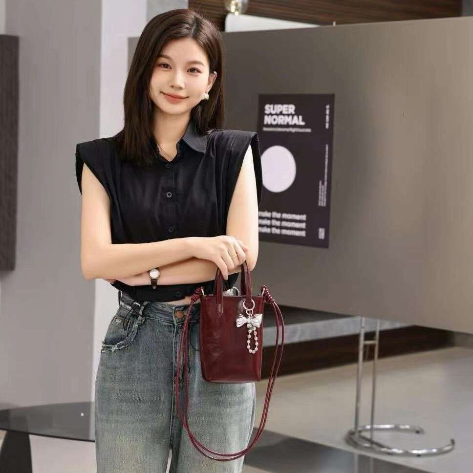 Women S First Layer Cowhide Small High End Feel Phone Handbag Oil Wax Leather Shoulder Crossbody Bag High Quality