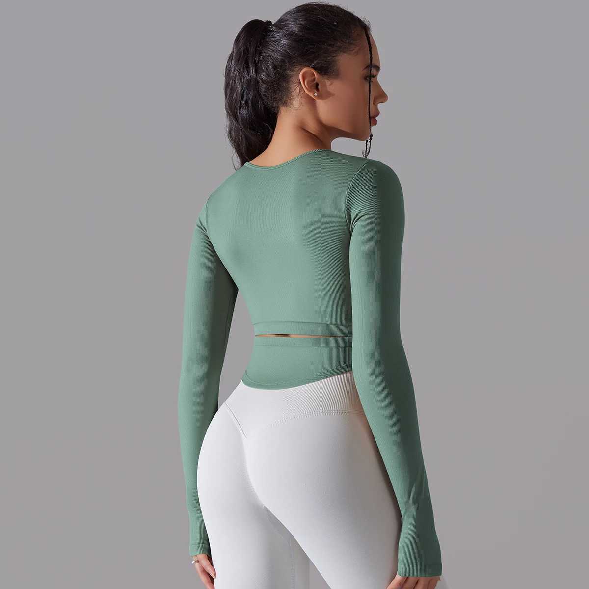 Womens seamless cut top fitness shirt long sleeved sports top womens yoga top active tight yoga setXJ250410
