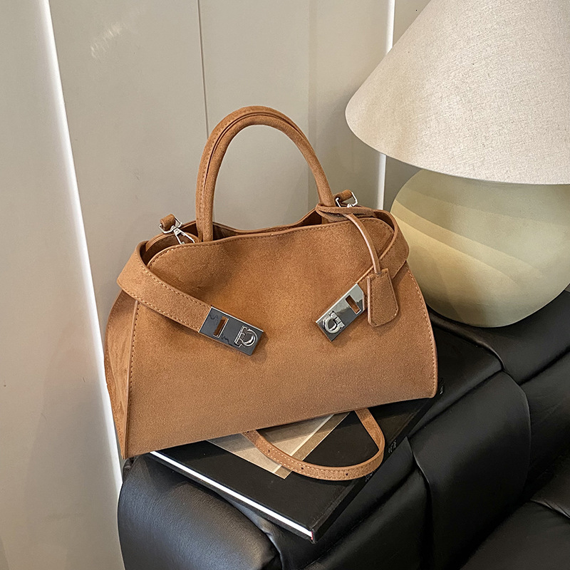 Designer Bag Designer Handbag 2025 New Suede Tote Bag For Women, Luxury Cute And Trendy, Fashionable Large Capacity Shoulder Bag, Textured Motorcycle 