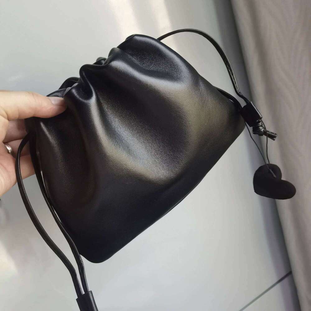 Sheepskin Drawstring Cloud New Niche Design Soft Genuine Leather One-Shoulder Crossbody Bag Fashionable Ladies Handbag St251110