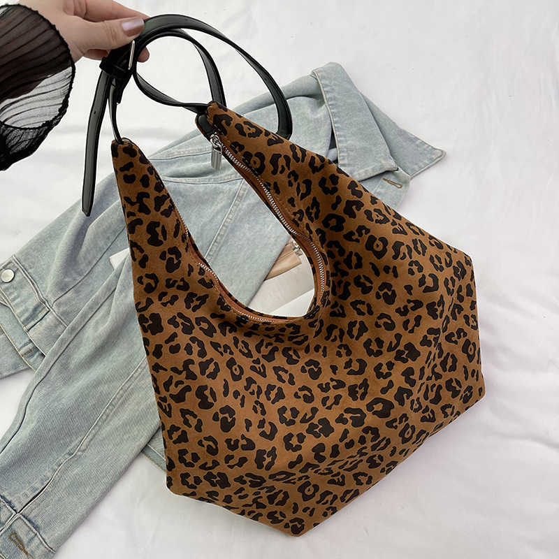 Autumn and Winter Leopard Print Bag Women's Bag New Fashion Large Capacity Artistic Tote Bag College Student Class Bag