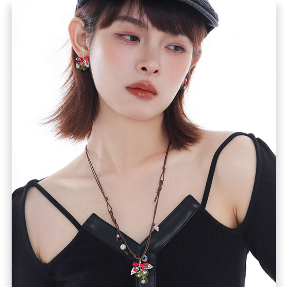 Butterfly Bow Green Grape Necklace for Women 2025 New Light Luxury Fashion Versatile Simple Elegant High-end Collarbone Chain