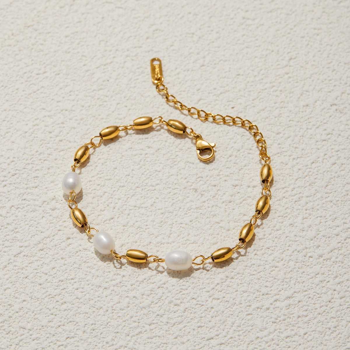 Uworld Simple Classic 18K Gold Color Plated Stainless Steel Freshwater Pearl Bracelet Stackable Geometric Chain Bracelet WomensT251110