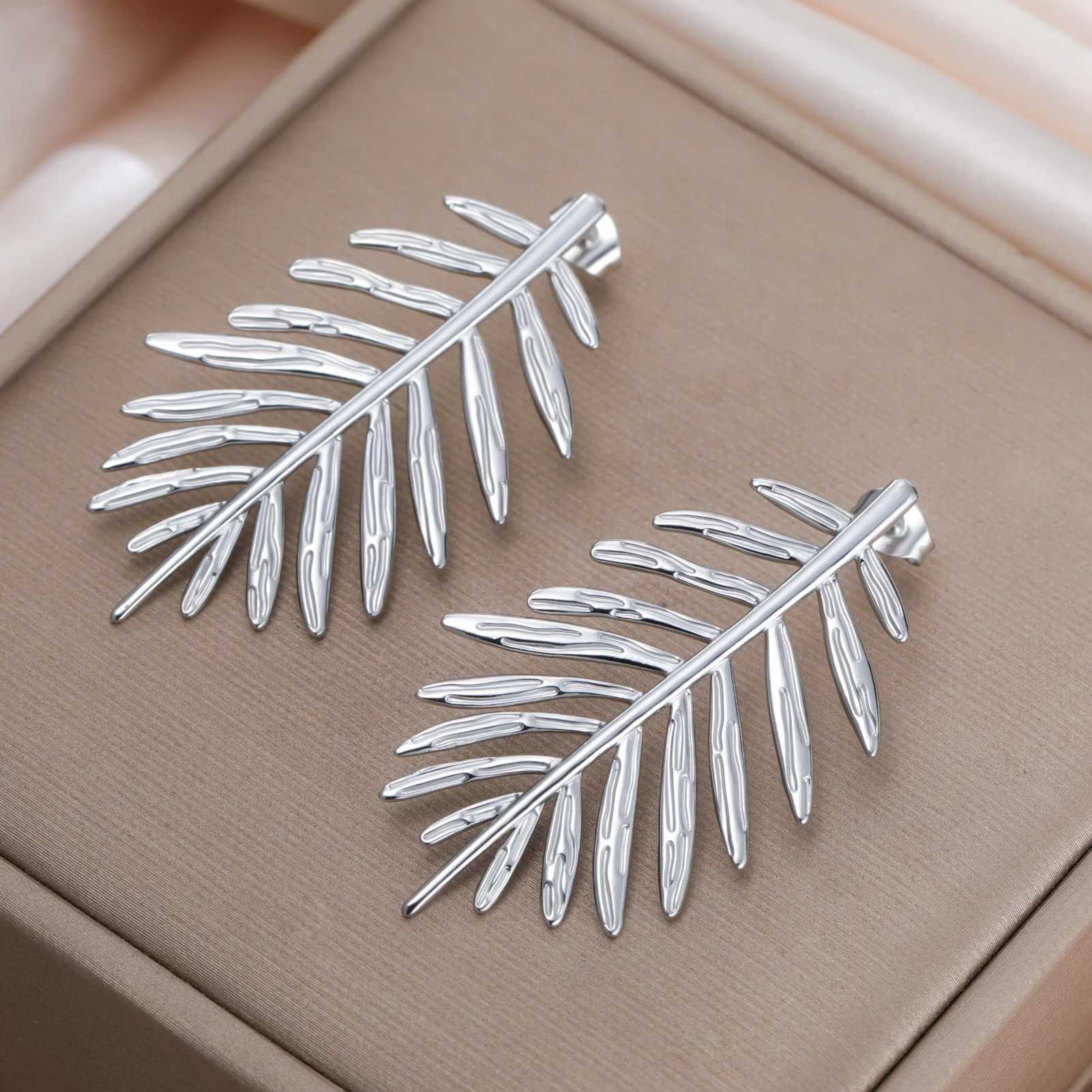 Cazador Exaggerated Leaves Stud Earrings Gold Color Stainless Steel Waterproof Earrings for Women Jewelry Party Birthday Gift J251110