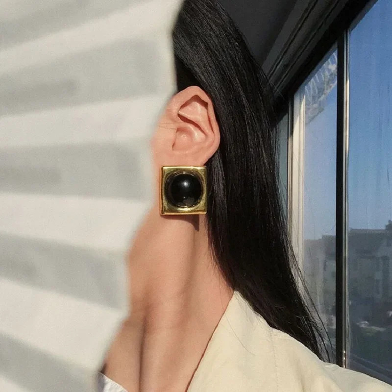 Retro Black Simple Square Stud Earrings for Women Medieval Gold Exaggerate Piercing Jewelry Travel Gifts 250409