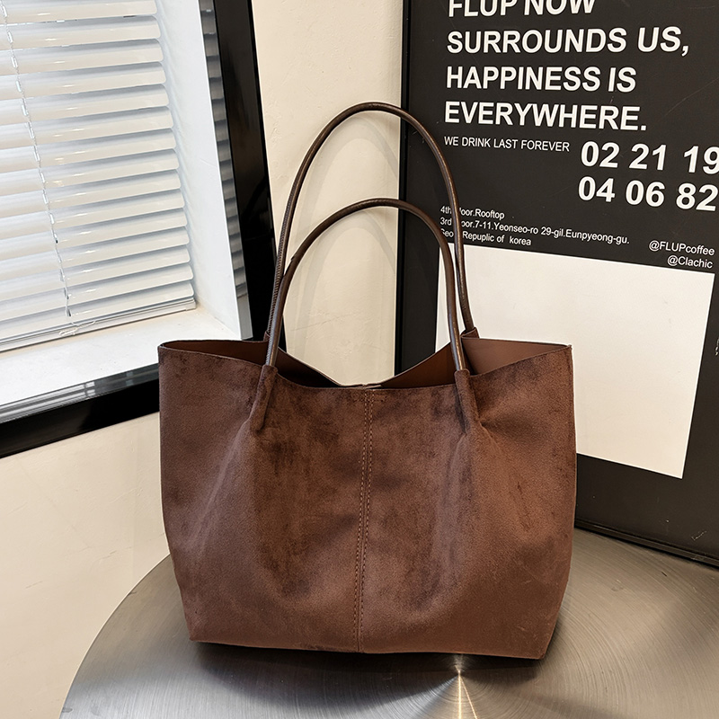 Sleek Designer Crossbody Bag with Vibrant Colors Perfect Everyday Companion