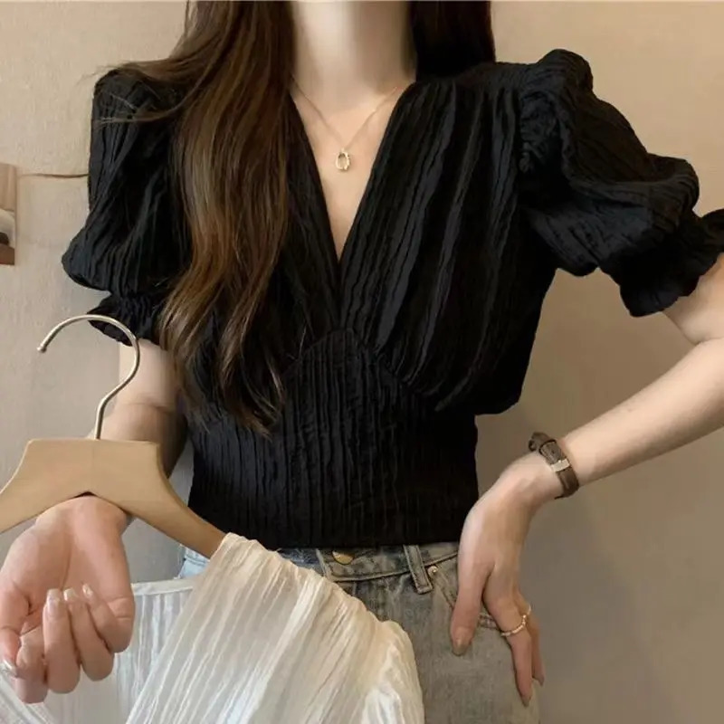 White V-neck short sleeved Korean top T-shirt summer solid pleated youth casual short shirt fashionable sweet womens clothing 250410