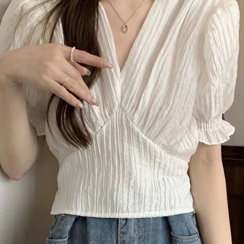 White V-neck short sleeved Korean top T-shirt summer solid pleated youth casual short shirt fashionable sweet womens clothing 250410