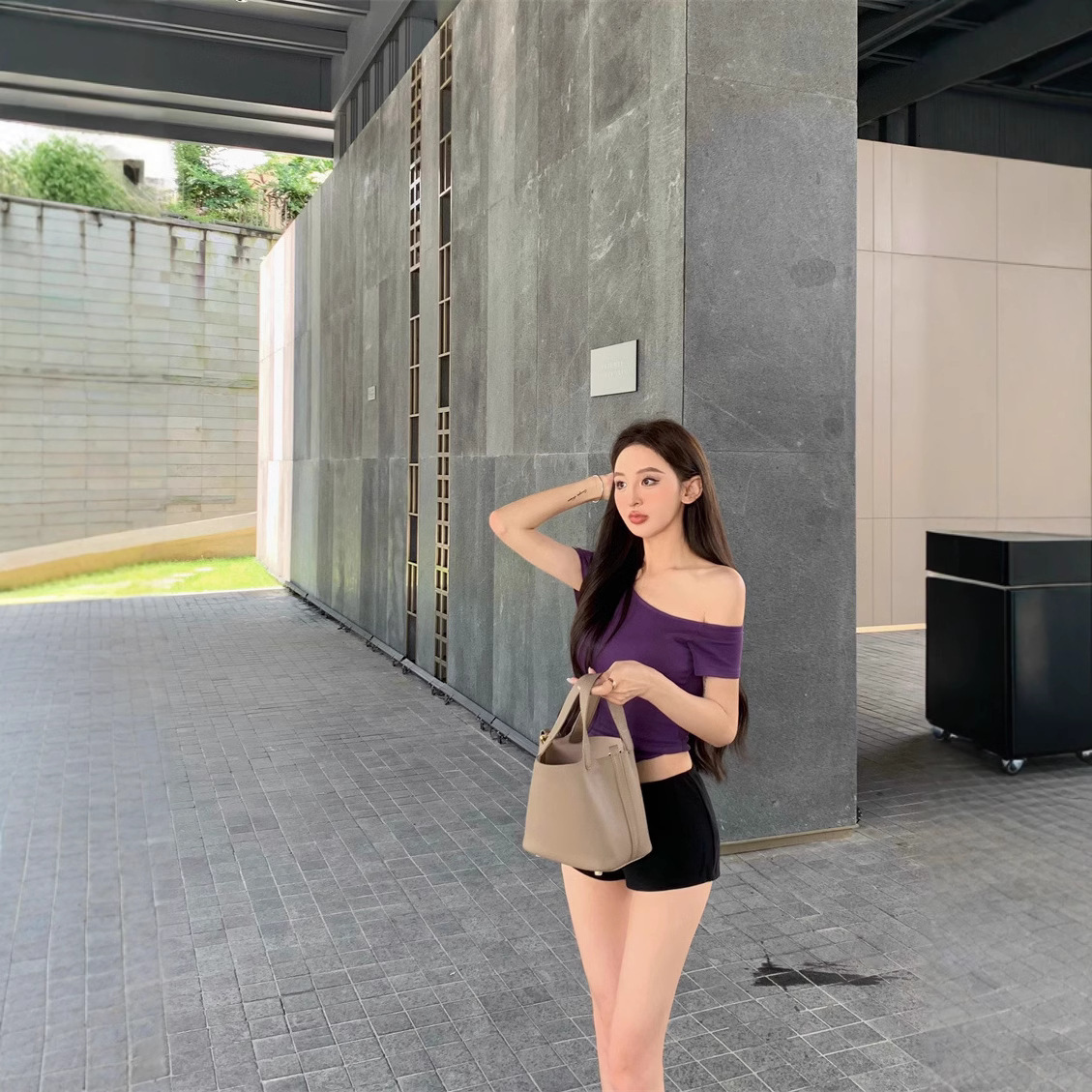 2025S Designer Women s T shirt Pure Desire Slanted Off Shoulder Sleeves Summer New Short Style Crop Top Slim Fit Multifunctional Popular Top Outdoor C