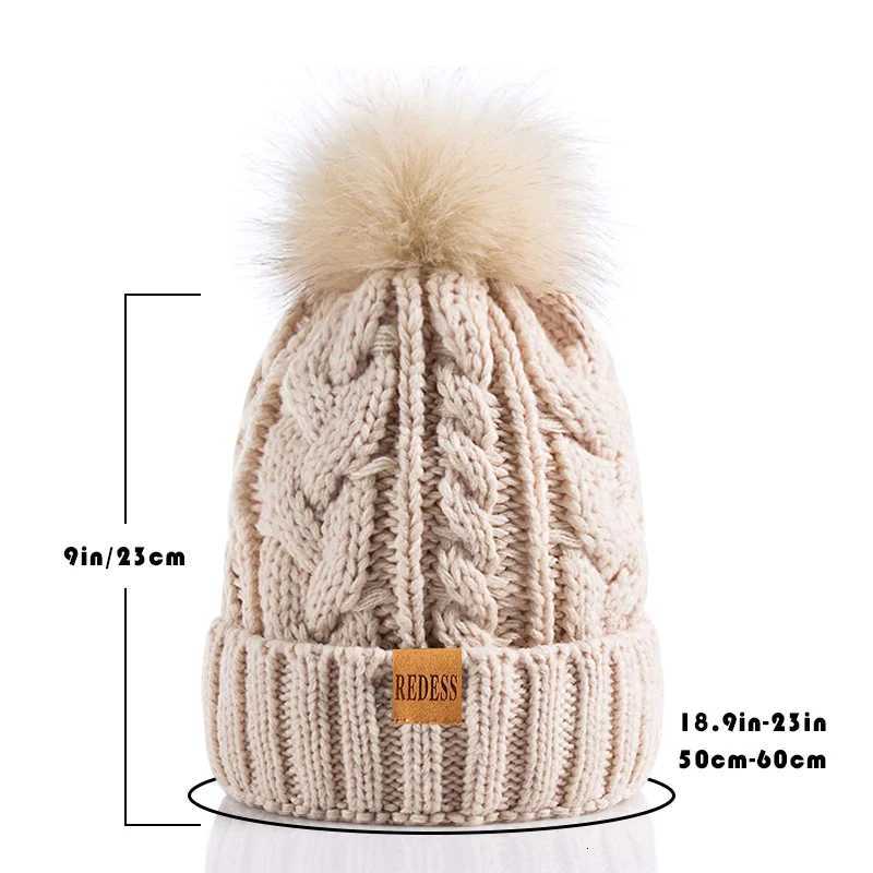 Women Winter Pompom Beanie Hat with Warm Fleece LinedSuitable for keeping warm when going skiing outsidetwo-piece setXJ251110