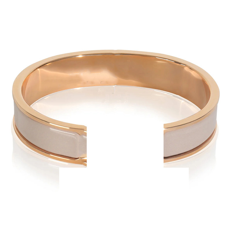 Luxurious Designer Cuff Bangle 17cm Chic Handcrafted Alphabet Embossed Arm Band with Gift Box W