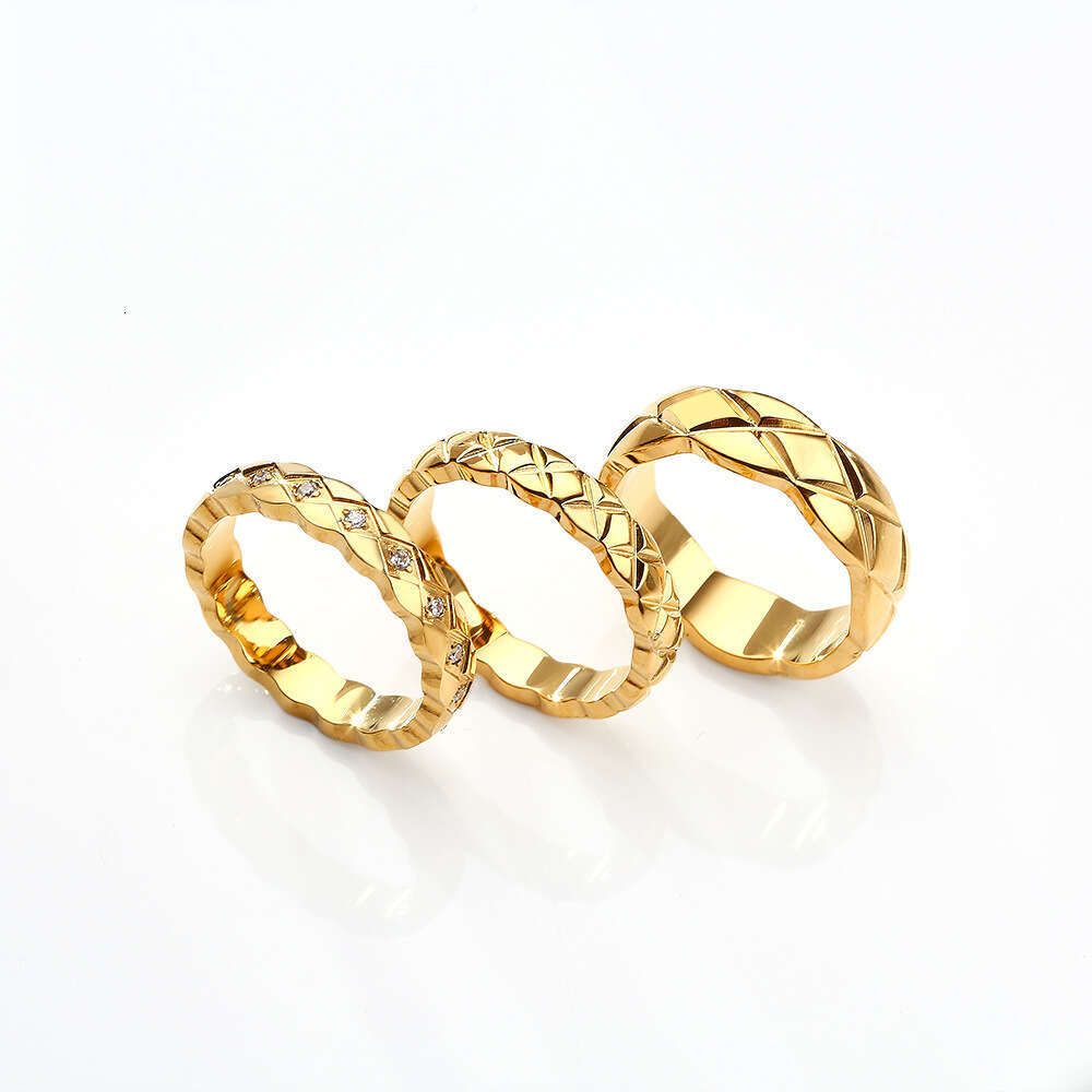 Wholesale trend fashion diamond studded diamond patterned titanium steel ring vacuum electroplating process