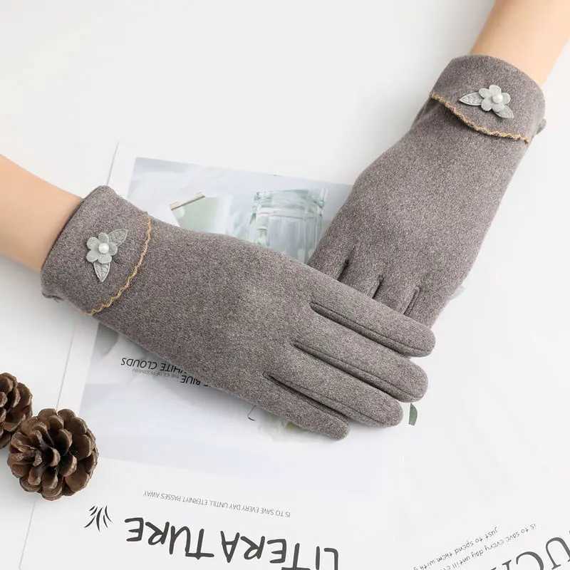 Fashionable and Elegant Womens Plush Gloves Cute Flowers Thickened and Cold Proof Touch Screen Gloves for Outdoor Activities L251110