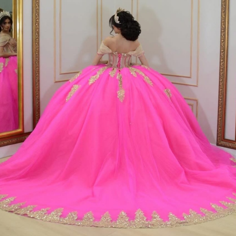 Rose Red Shiny Quinceanera Dresses Off Shoulder Ball Gown Sweet 16 Dress Gold Applique Lace Beads Tull Birthday Party Vestidos 15 De Anos
