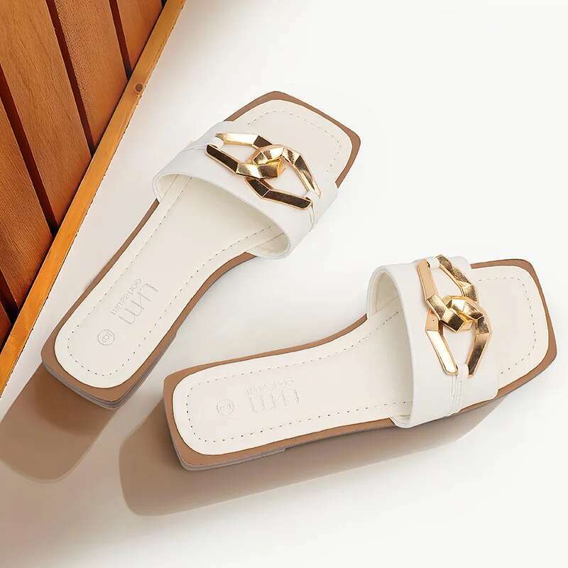 Slippers 2025 Women Fashion Metal Buckle Retro Flat Bottomed Female Flip p Summer Classic Comfort Beach Outdoor Ladies Shoes