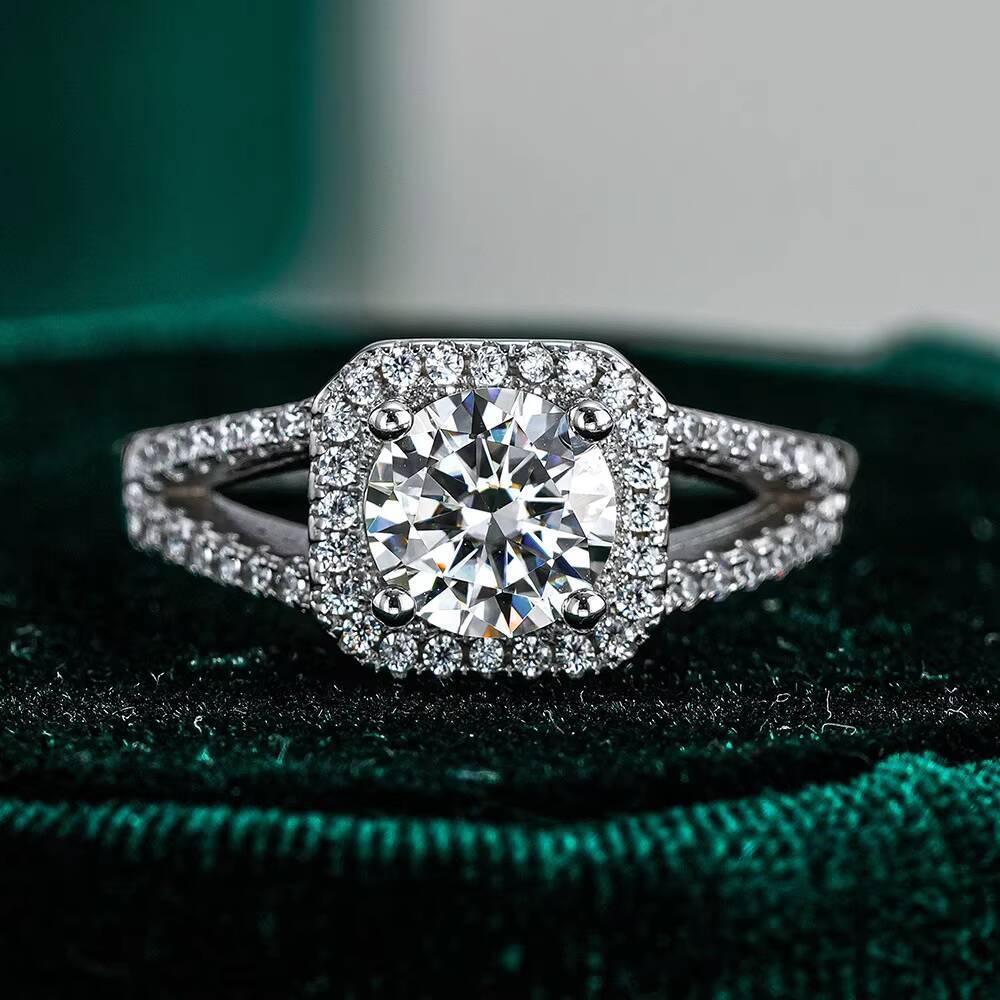 Factory Price Fine Jewelry VVs1 Moissanite 1Ct Square Round Brilliant Zircon S925 Sterling Silver Rings of Ladies