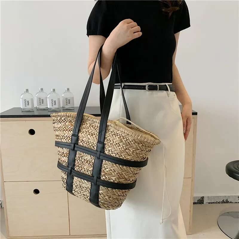 2024 Summer Bohemian Beach Shoulder Designer Handbag Straw Women Large Capacity Travel Raffia Ratten Handmade Bag