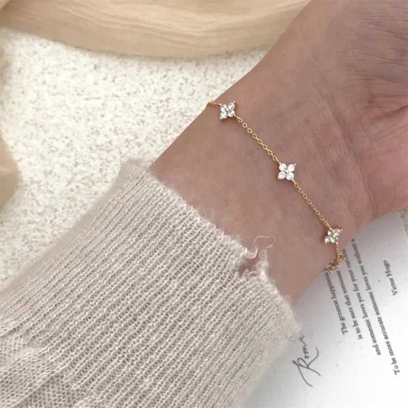 2025 New Crystal Flower Stainless Steel Bracelet Women Fashion Personality Korean Bracelet Jewelry Accessories Anniversary GiftT251110