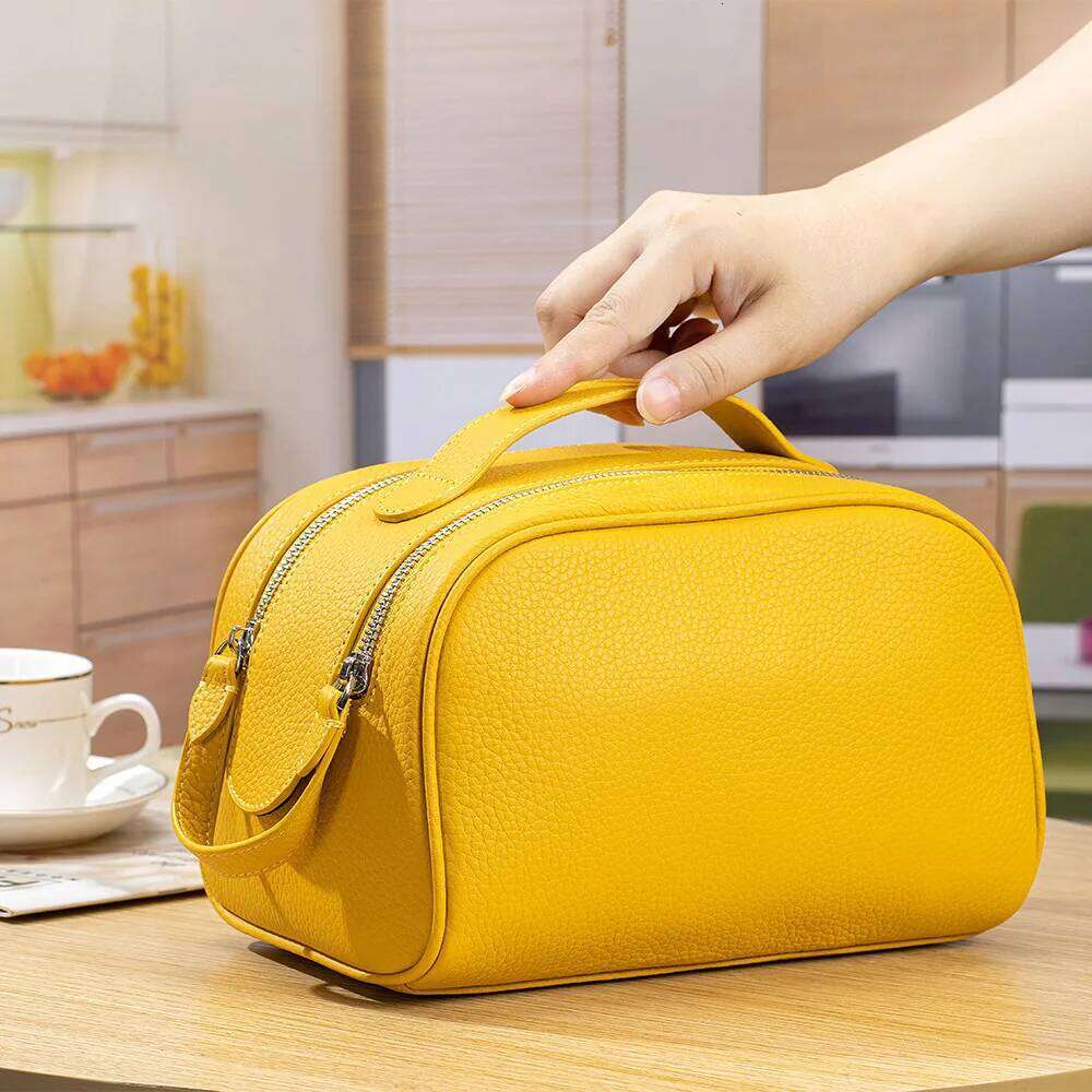 First-Layer Cow Makeup Large-Capacity Travel Toiletry Genuine Leather Soft Hand-Held Storage Cosmetic Bag 251110