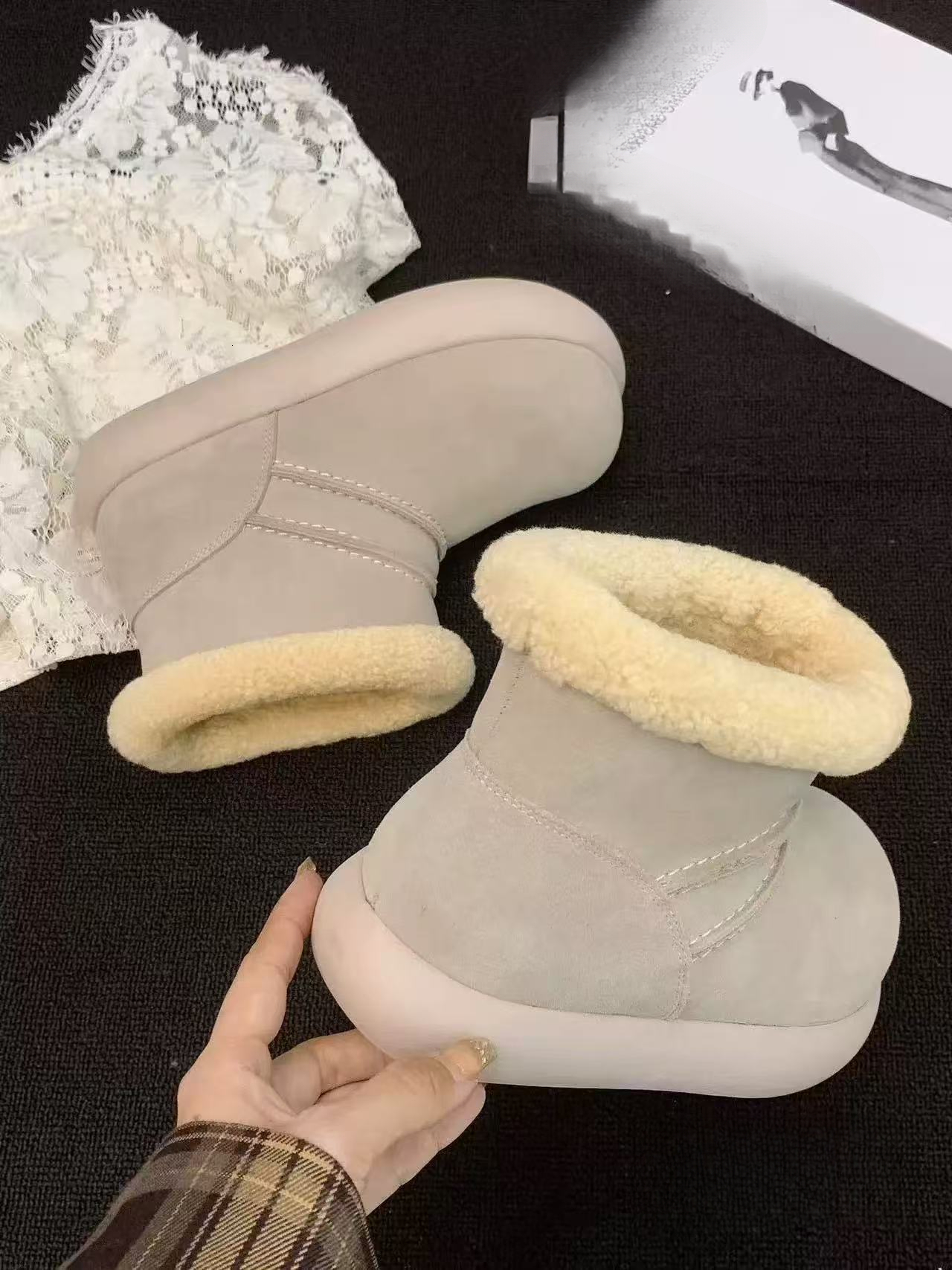 Designer Short Boots Warm Thick Bottom Short Wool Boots Women's Snow Boots Autumn/Winter New Warm Designer Shoes