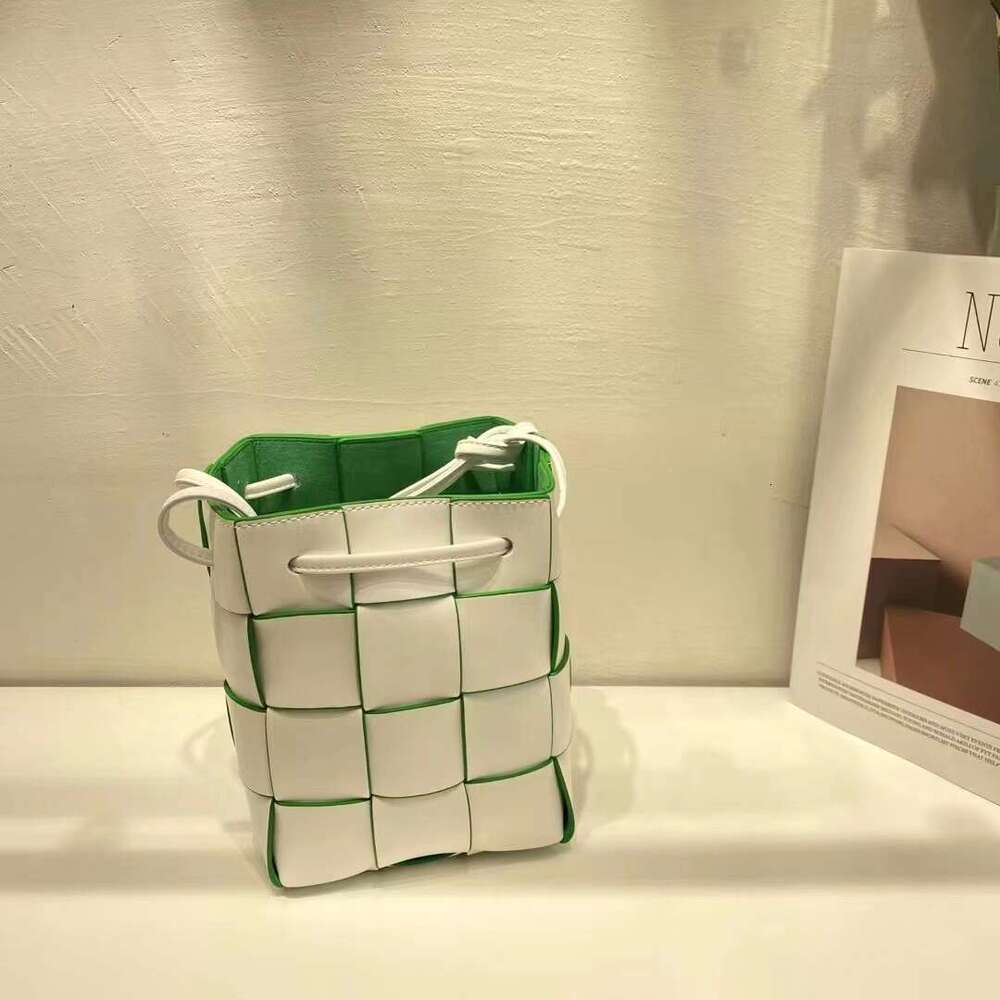 2023 New Handheld Casual Shoulder Solid Color Handbag Women's Drawstring Woven Vegetable Basket Bucket Bag