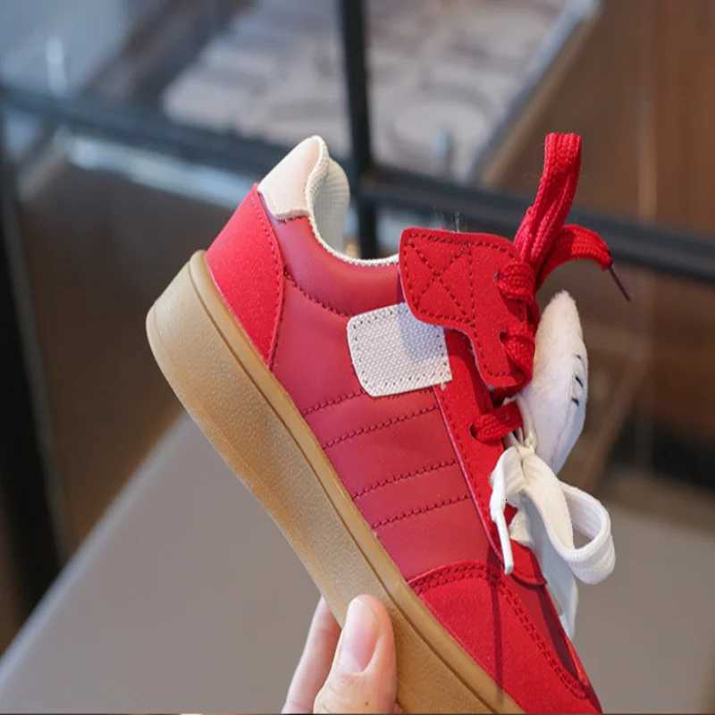 Childrens Sports Shoes 2025 Spring And Autumn New Girls Cartoon Retro Casual Shoes Fashionable And Stylish Red Board ShoesT251110