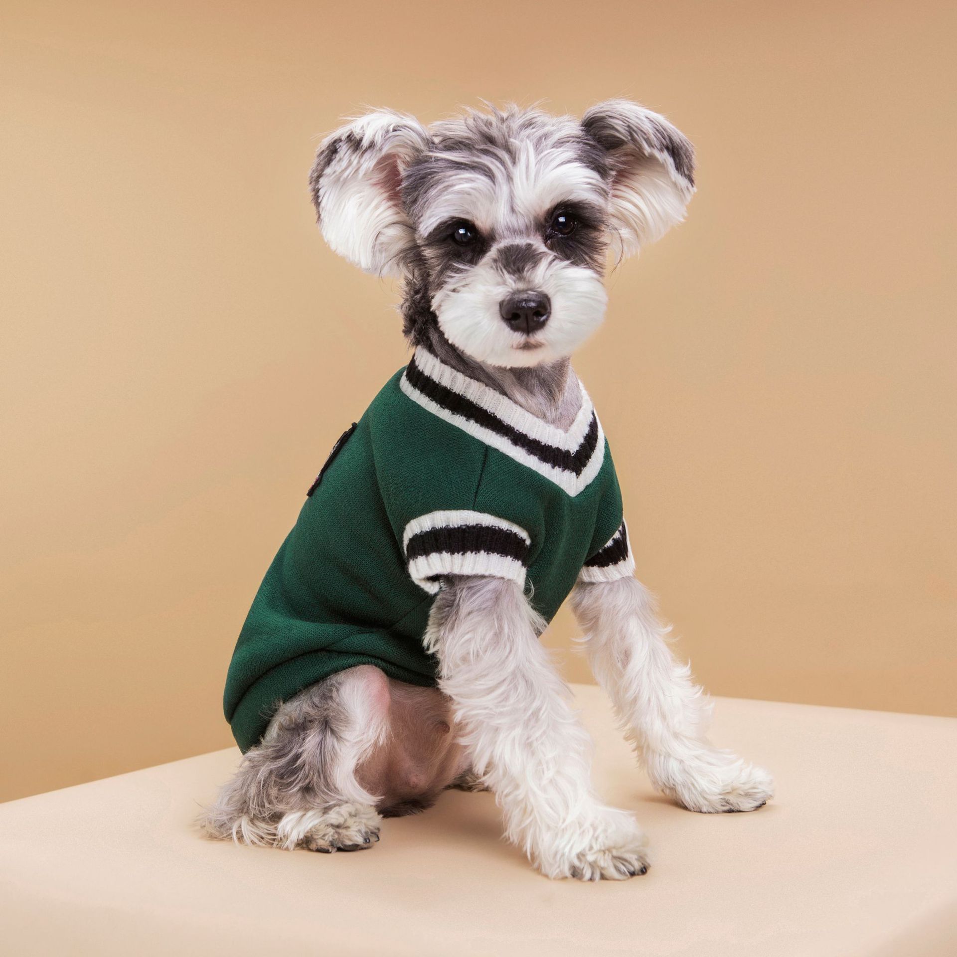 Free shipping Pet Supplies Dog Coats Jackets Autumn Winter New Knitted Vest Pet Clothes Vneck Tank Top Teddy Bomei Fashion Dog Clothes