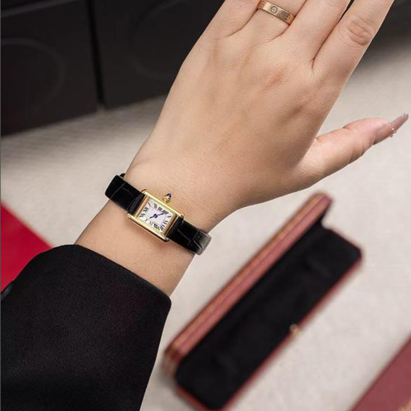 Montreal designer mini ladies' watch: elegant quartz movement, durable leather strap (size 16-24mm)
