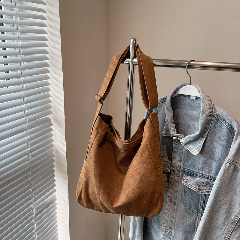 Ladies' autumn vintage high-end wide shoulder bag, casual simple versatile crossbody bag, high-end commuting leisure bag, shopping bag, versatile