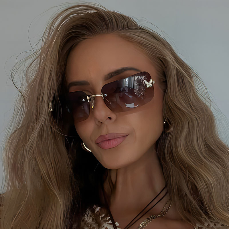 Outdoor-Ready Square Sunglasses Featuring Unique Butterfly Design & Diamond Detailing