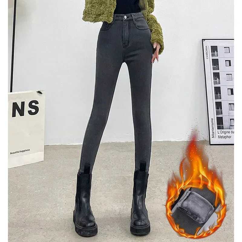 Lady Winter Hot Sale Plush Thermal Jeans Girls High Waist Snow Warm Denim Pants Women Classic Straight Leg Fleece Trousers C251110