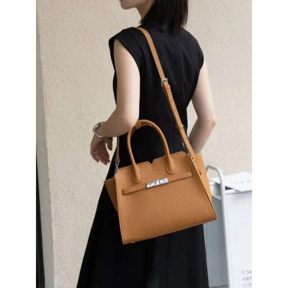 New Classic Autumn High End Office Commuter Tote For Ladies Coat Thick Cowhide Leather Women Handbag Large Travel Shoulder Bag