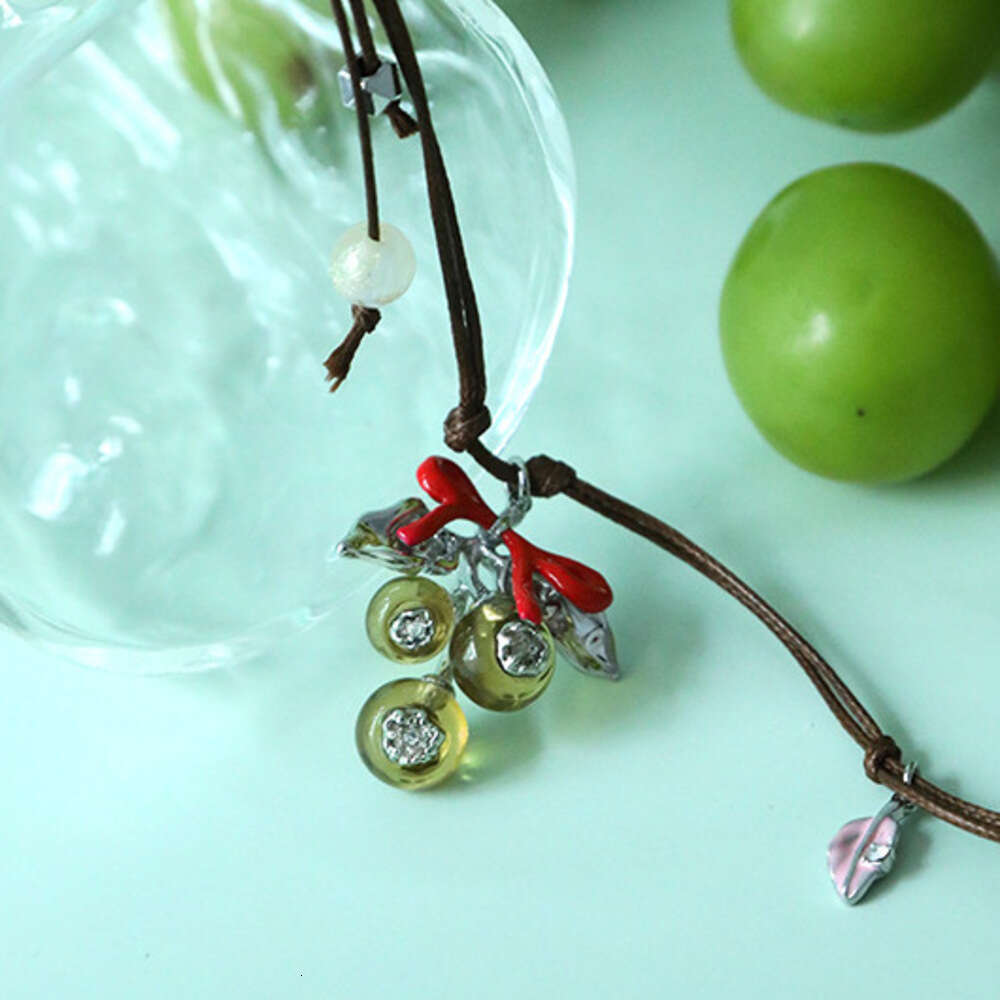 Butterfly Bow Green Grape Necklace for Women 2025 New Light Luxury Fashion Versatile Simple Elegant High-end Collarbone Chain