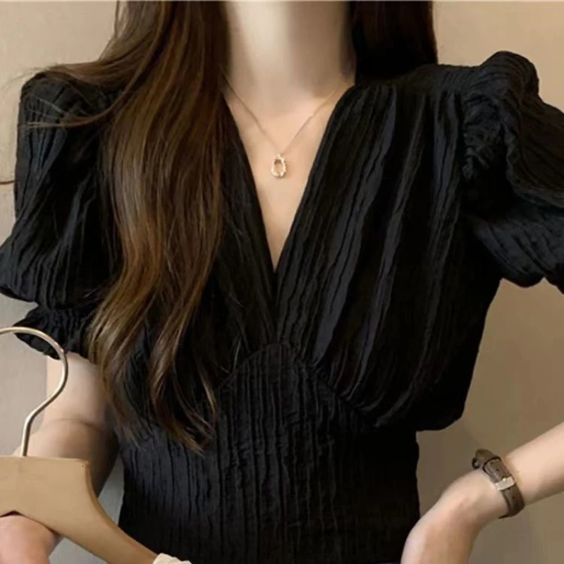 White V-neck short sleeved Korean top T-shirt summer solid pleated youth casual short shirt fashionable sweet womens clothing 250410