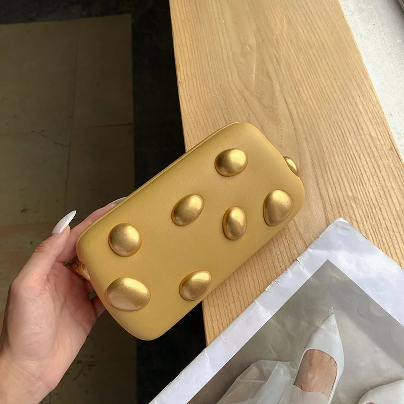 Womens Bags Trend Gold Rivet Evening Bag Elegant Exquisite Clutch Bag Ladies Shiny Handbag Wedding Party Dress Bag 251107