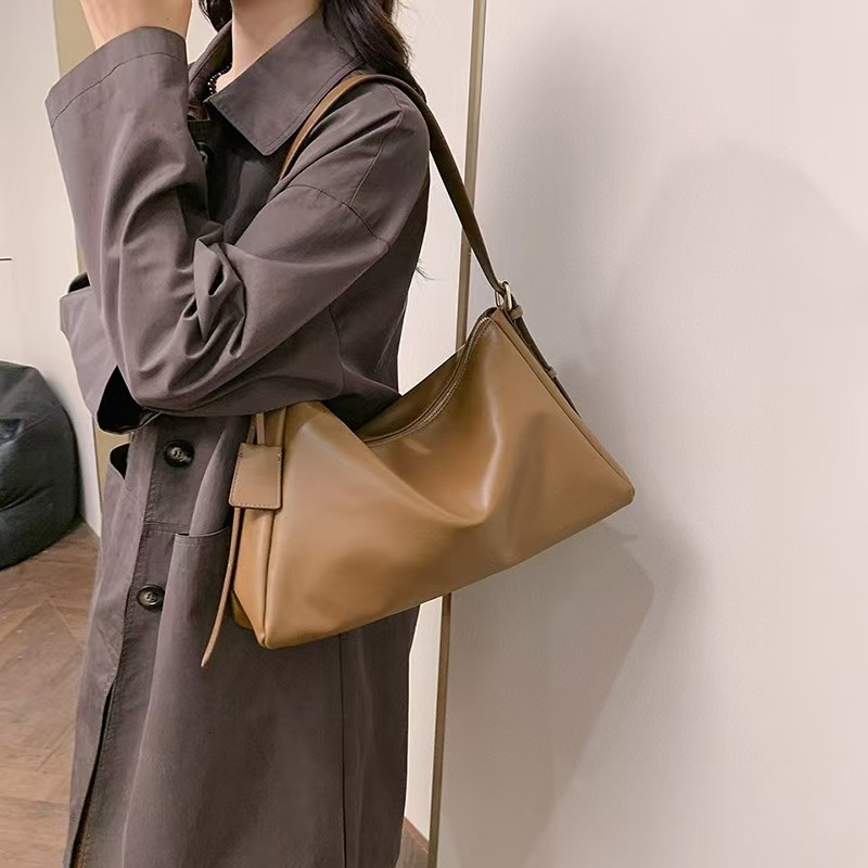 Women's bag light luxury handbag armpit foreskin leather texture handbag shoulder bag winter new multifunctional bag