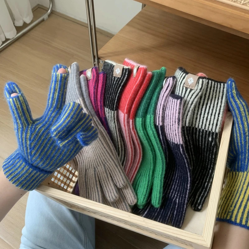 Winter Touch Screen Glove Thicken Warm Stripe Knitted Stretch Gloves Full Finger Outdoor two-tone Gloves For Women 251106