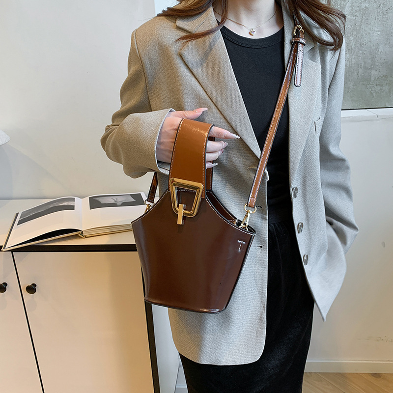 Small Niche Fashion Bucket New Women's Designer Bag Large Capacity Handbag High-end Multifunctional Shoulder Crossbody Bag Elegant Outdoor Travel