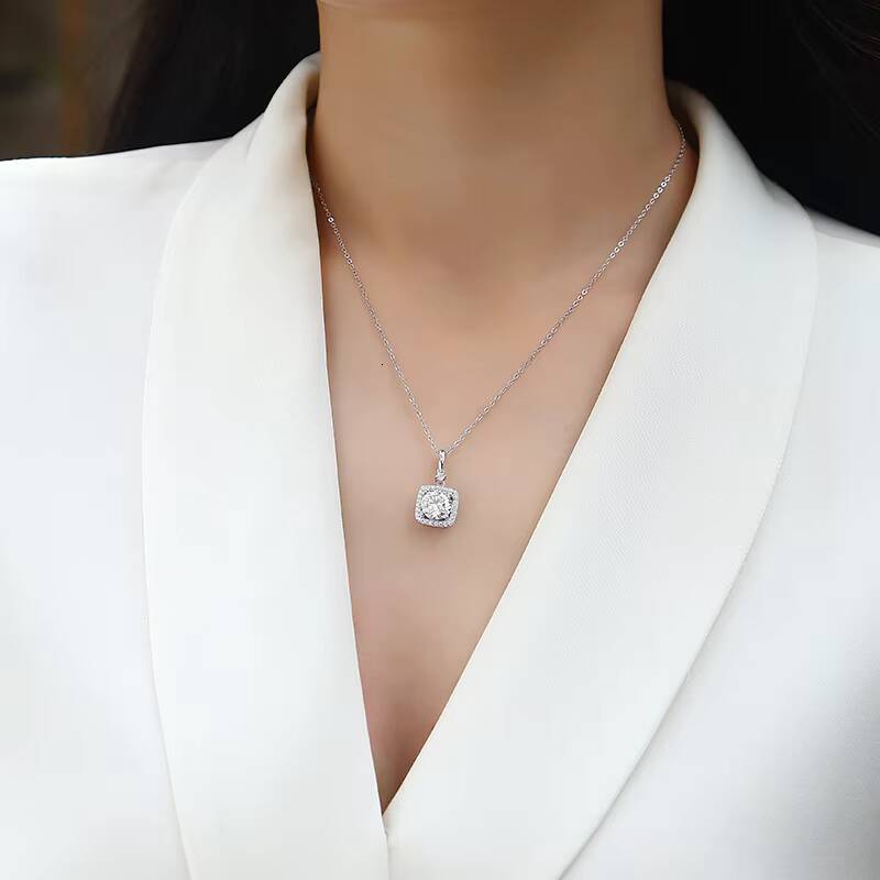 Exquisite S925 Sterling Silver Simple Pendant Round Brilliant Necklace Moissanite Engagement Gift Pendant Necklace