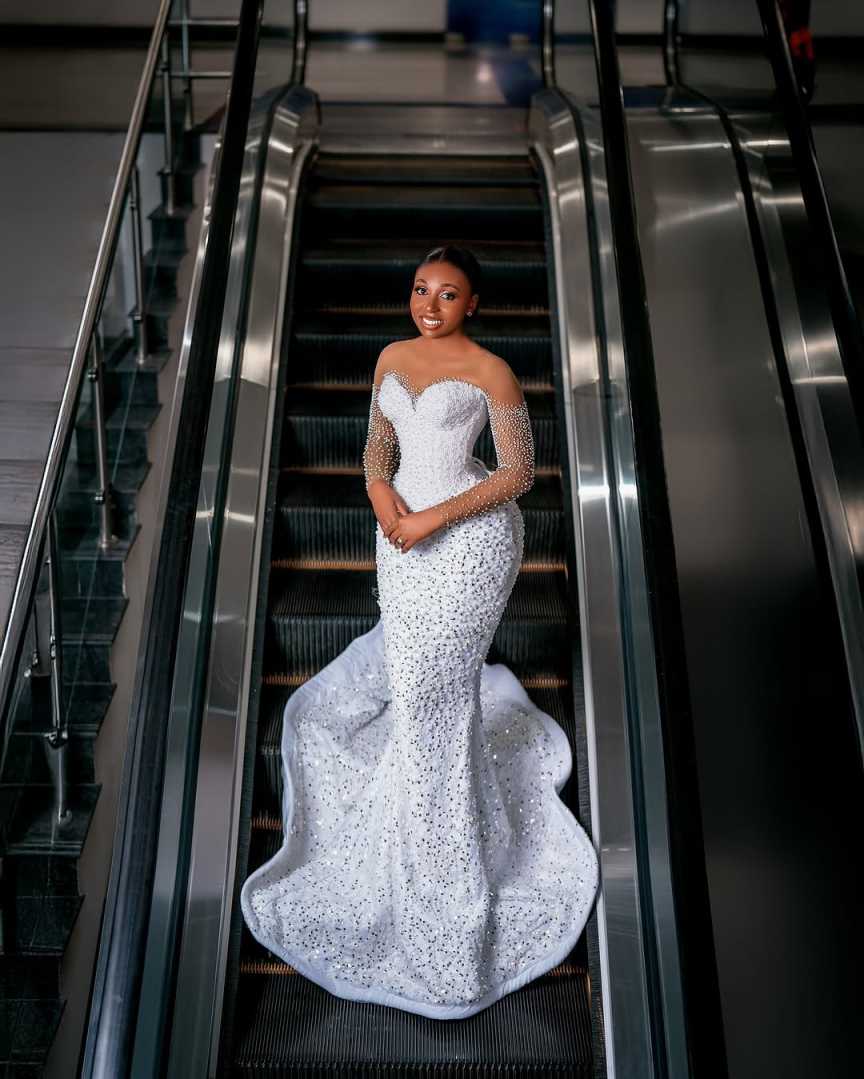 Sexy Mermaid Wedding Dress Pearls Sequins Off Shoulder Long Sleeve Bride Gowns Charming Floor Length Bridal Dresses Customized