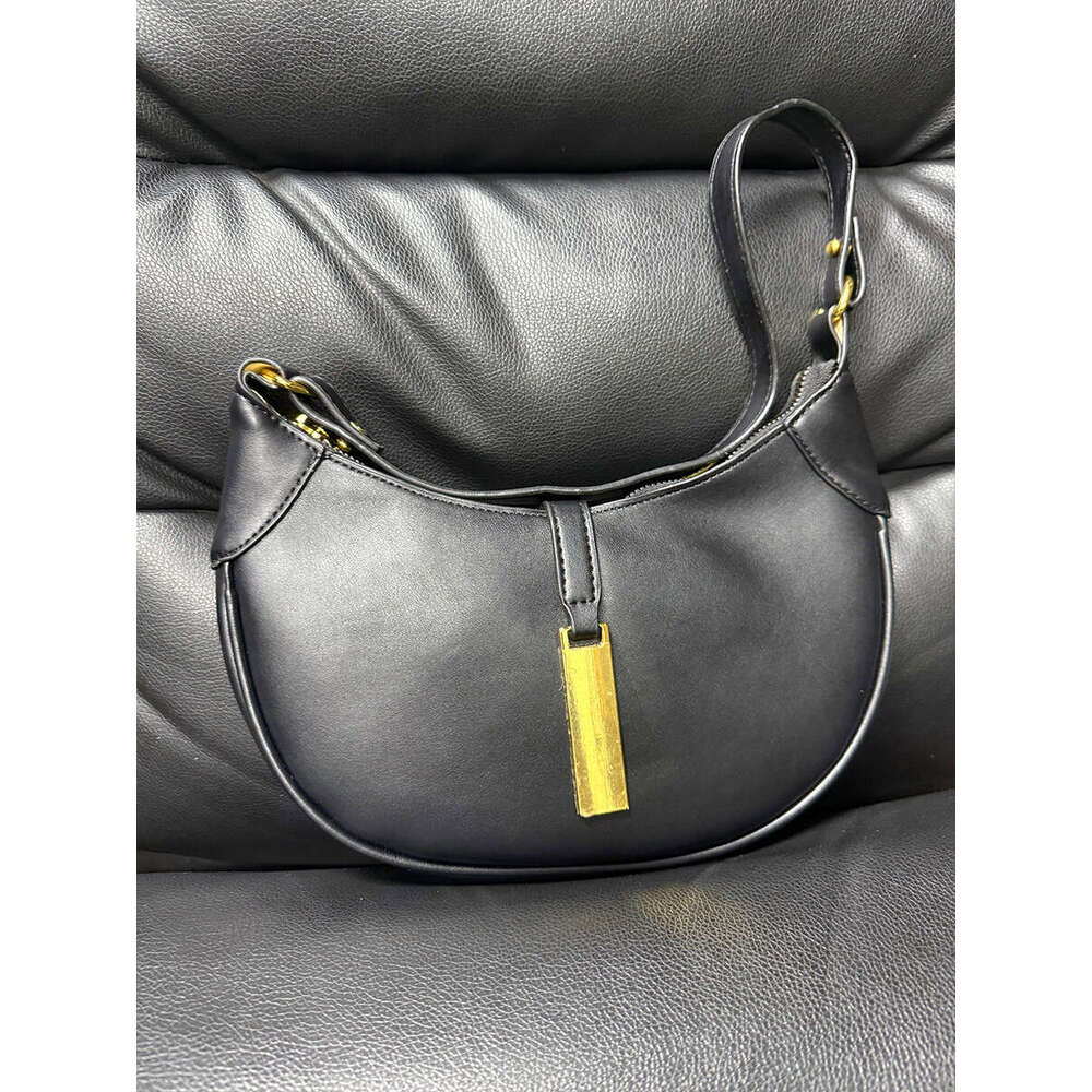 New Handbag Tote Large Capacity Underarm Soft Dumpling Bucket Half Round Shoulder Strap Crossbody Bag