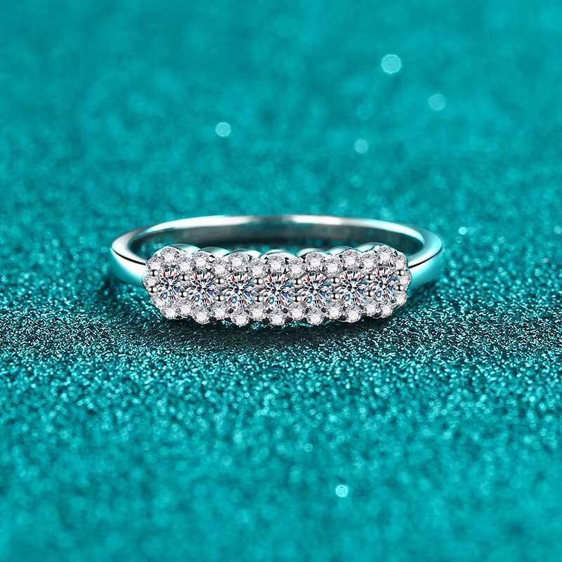Light Luxury High Grade S925 Pure Silver Mosang Stone Womens Wedding Ring