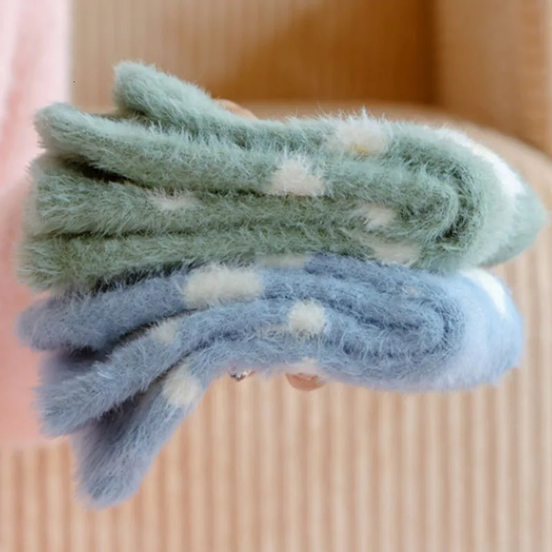 Winter Socks For Women Warm Fluffy Fuzzy Middle Tube Thick Thermal Soft Coral Fleece Floor Sleep Cartoon Star Short Crew Socks 251106