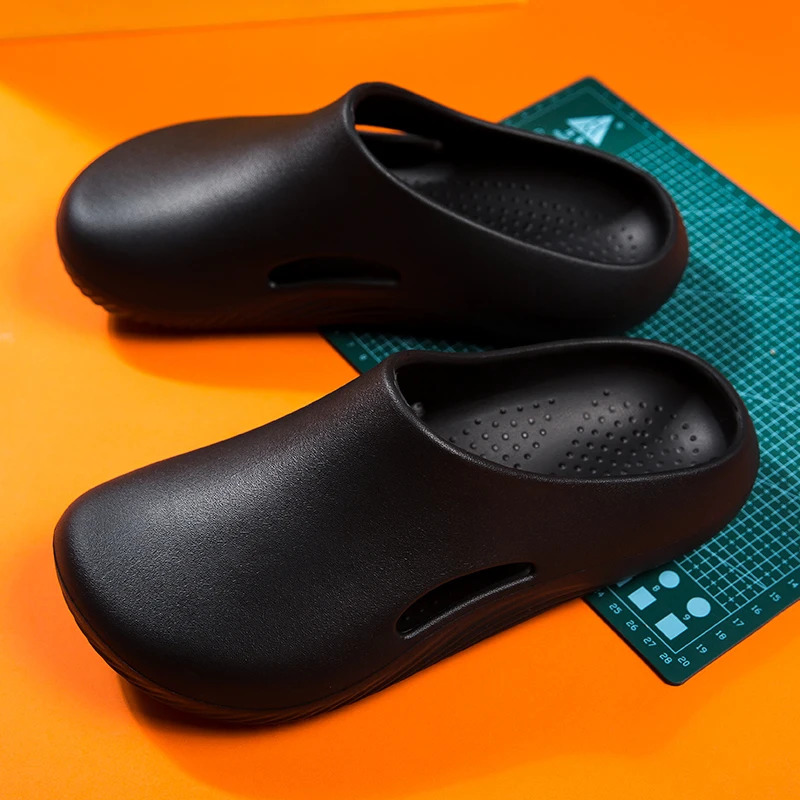 Mens slippers waterproof and non slip chefs shoes breathable and slippery suitable for casual home wear lightweight beach sandals mens garden slippers