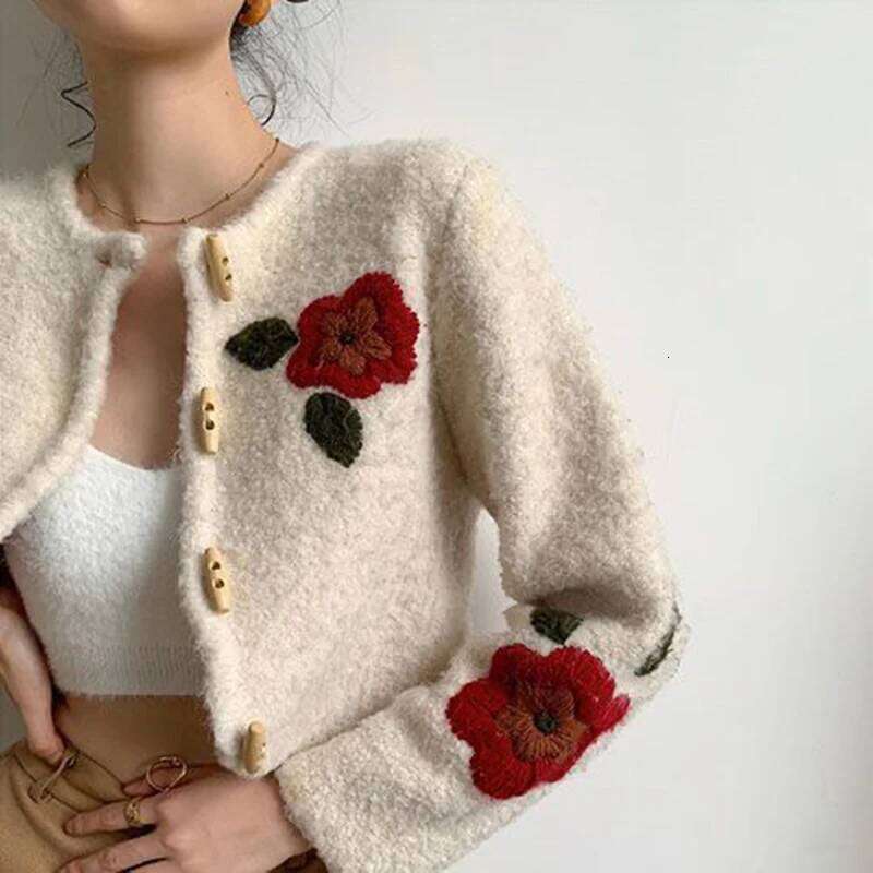 Floral Embroidery Crop Cardigan Women Vintage Lazy Wind Slim Horn Buttons Sweater French Retro Long Sleeve O Neck Casual Outwear Designer Sweater Wome