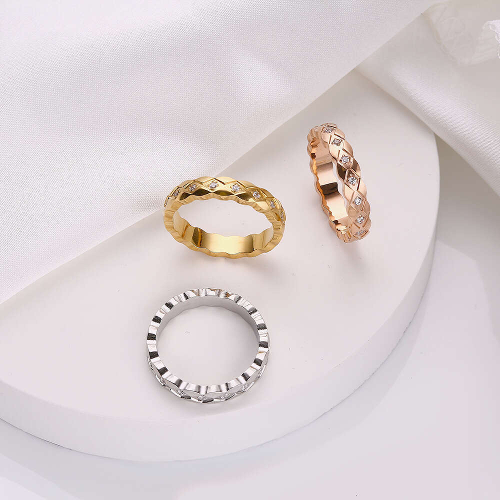 Wholesale trend fashion diamond studded diamond patterned titanium steel ring vacuum electroplating process