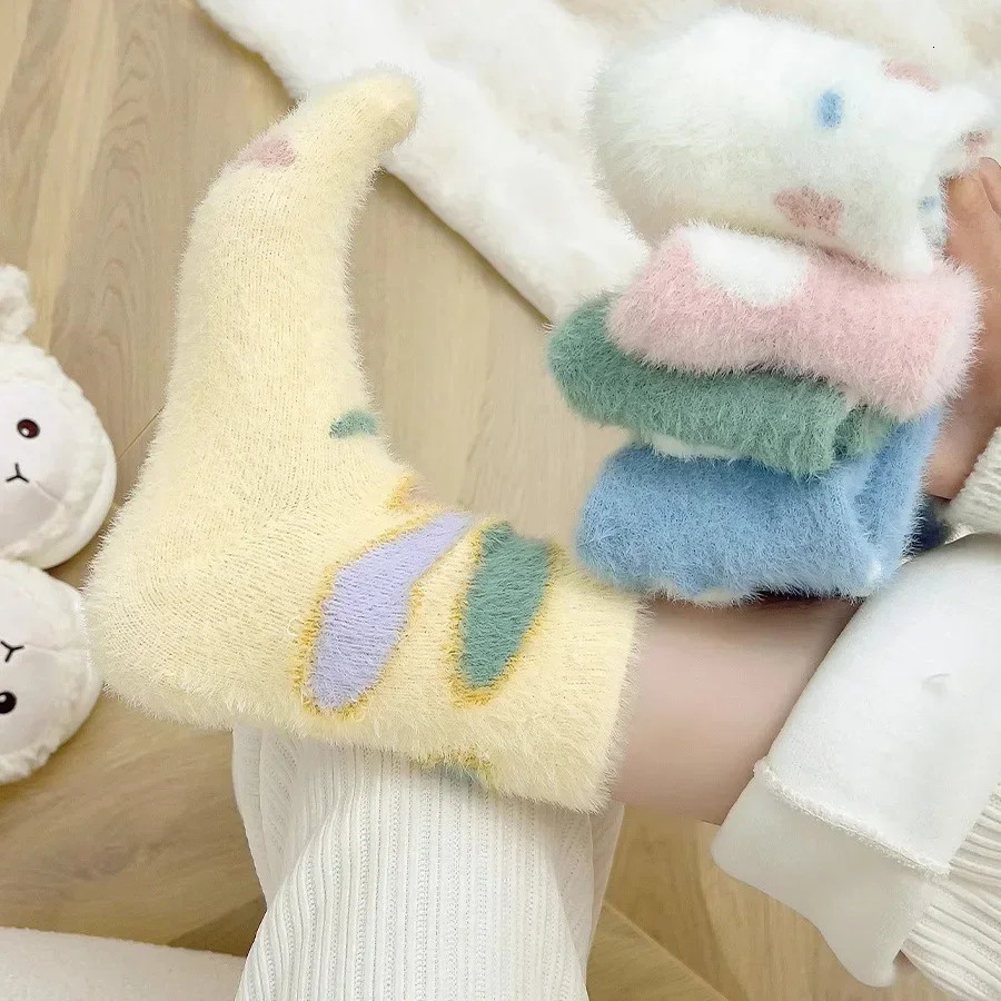 Winter Socks For Women Warm Fluffy Fuzzy Middle Tube Thick Thermal Soft Coral Fleece Floor Sleep Cartoon Star Short Crew Socks 251106