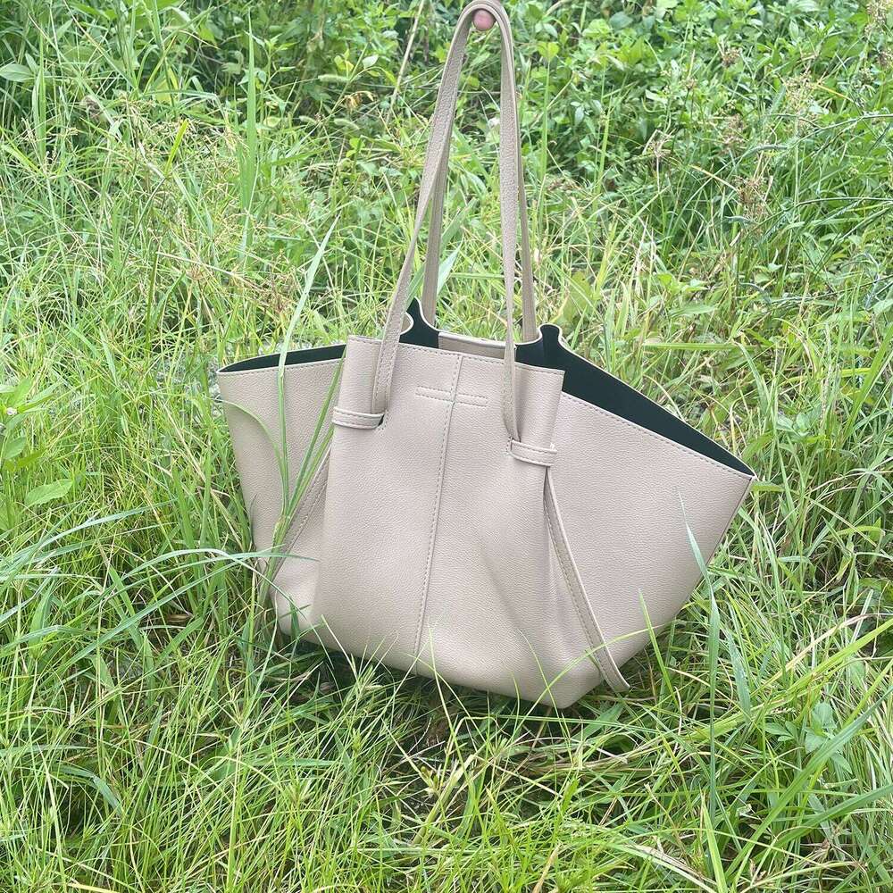 PU Wing New Niche Design Large Capacity Wrinkle European And American Fashionable Hand Tote Women's Shoulder Bag 251110